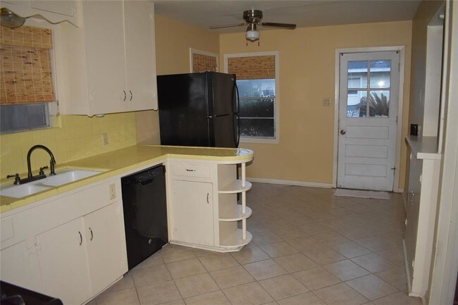 Building Photo - 3519 Drexel Dr
