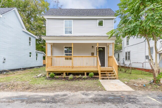 Building Photo - 304 Eugenia St