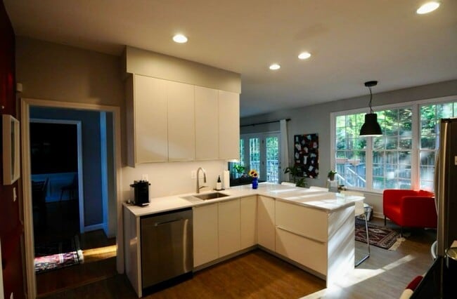 Foto del edificio - 8006 Crenshaw Ln