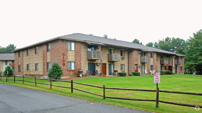 Building Photo - Pine Grove Apartment