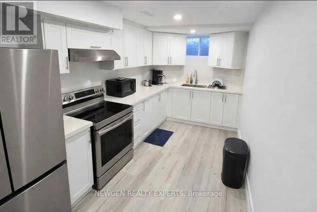 Building Photo - 181 Satok Crescent