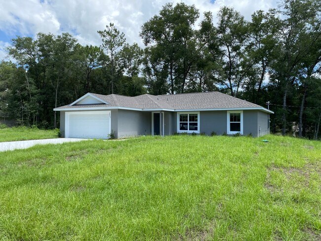 Foto del edificio - Beautiful home in Citrus Springs.