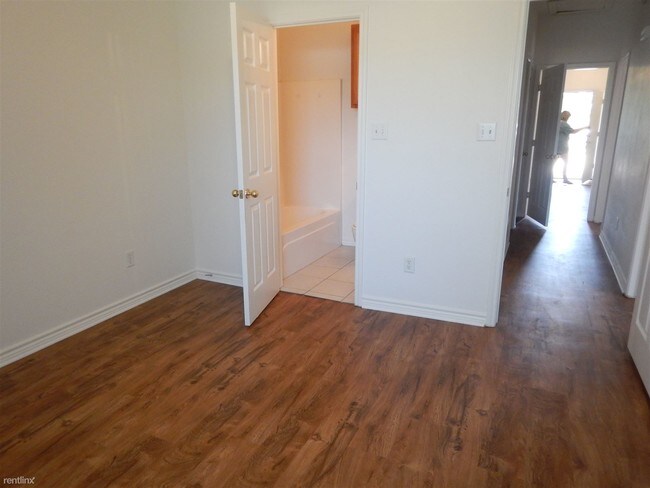 Foto del edificio - 3 br, 2 bath Duplex - 1801 Prairie Dr