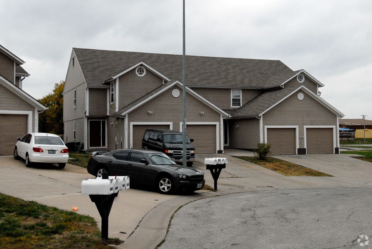 Primary Photo - Deer Wood Estates Town Homes