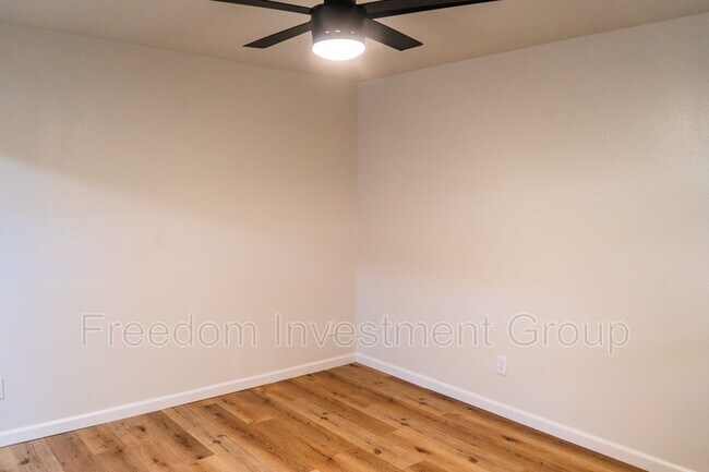 Foto del edificio - 1655 Wales Ave