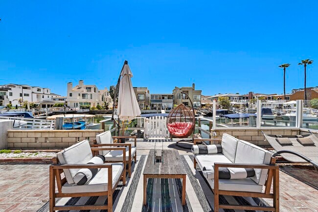 Building Photo - 4007 Marcus Ave