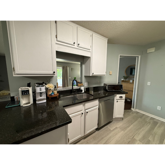 Foto del edificio - Updated 2 Bed, 2.5 Bath Apple Valley Townh...