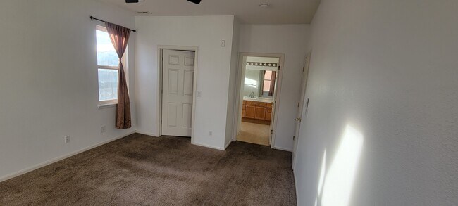 Foto del edificio - 14353 E 1st Dr