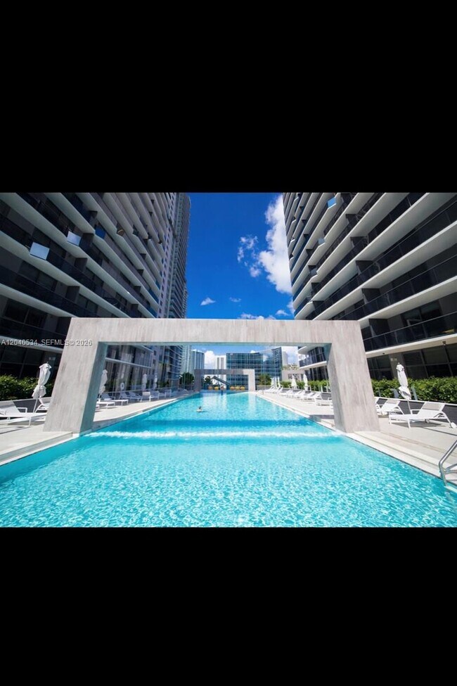 Foto del edificio - 45 SW 9th St
