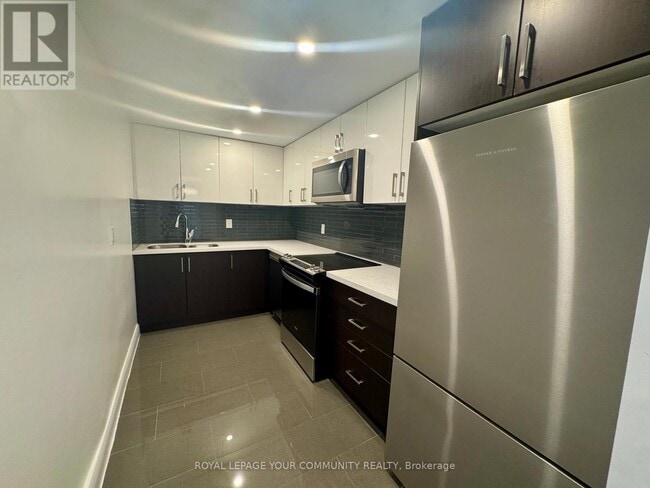 Building Photo - 201 Sherbourne St