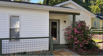 Building Photo - 477 Probart St