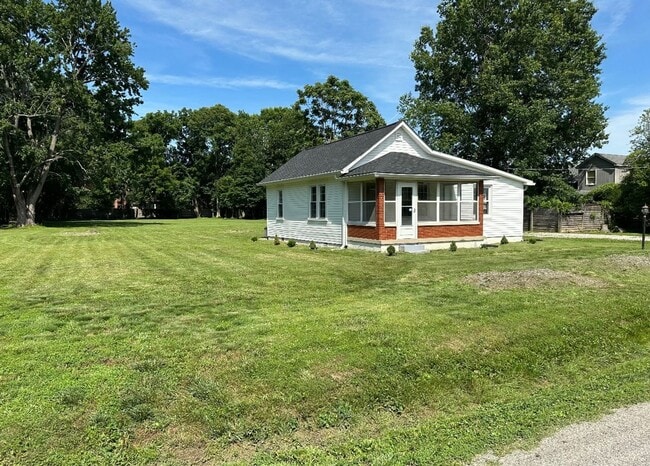 Building Photo - Charming Prospect Cottage with Spacious Yard
