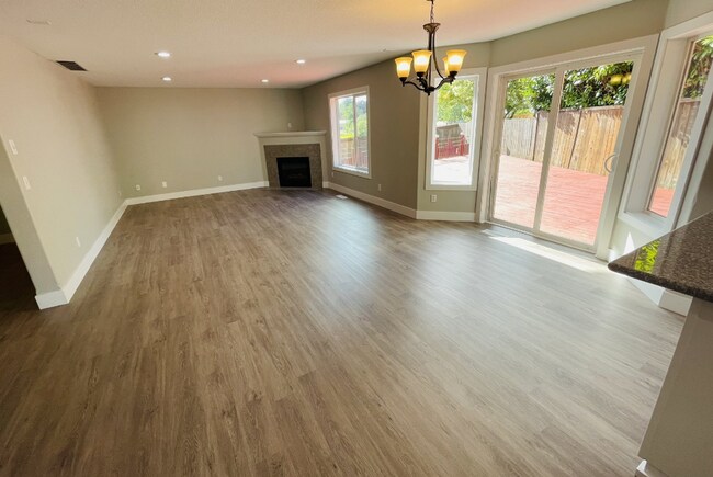 Foto del edificio - Spacious 4bd/2.5ba Home w/ Potential 5th B...