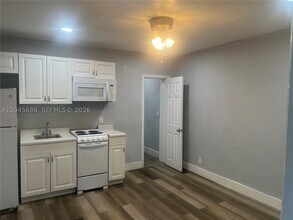 Building Photo - 2118 N 19th Ave