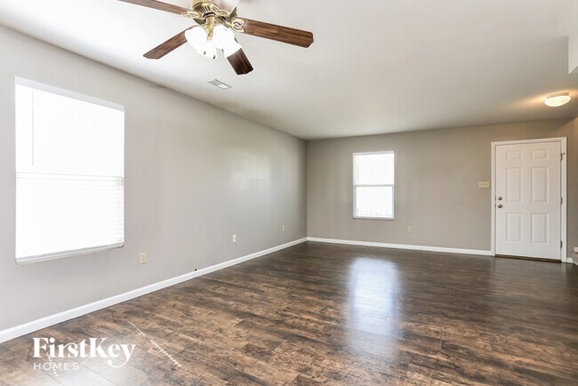 Building Photo - 503 Glengarry Court