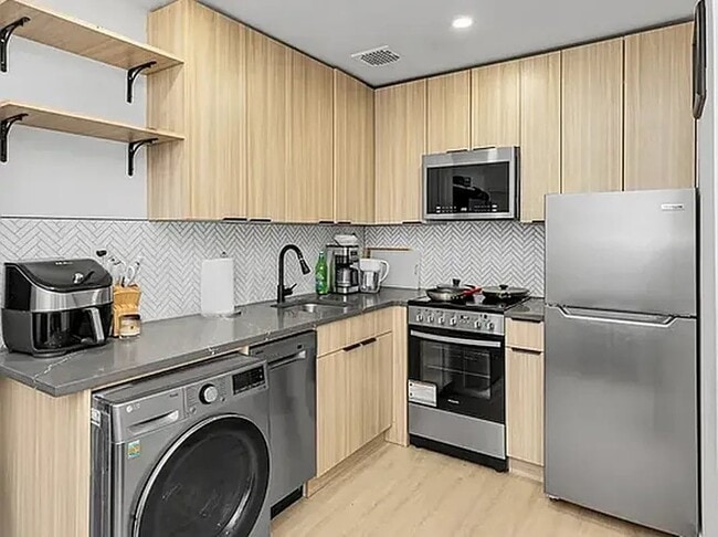 Building Photo - 228 E 25th St