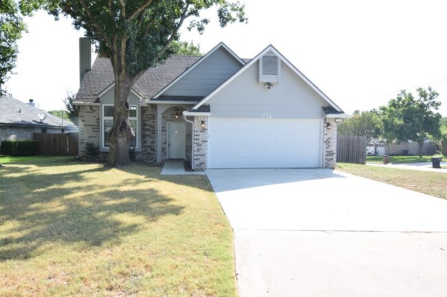 Building Photo - 711 Brazos Dr