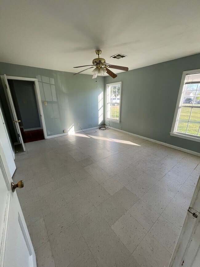 Building Photo - 3605 Maplewood Dr