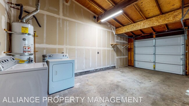 Building Photo - 2 br, 1 bath House - 645 King Street
