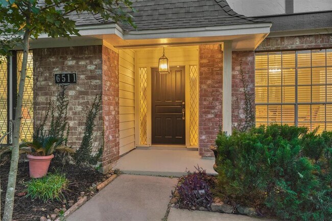 Building Photo - 6511 Inway Dr