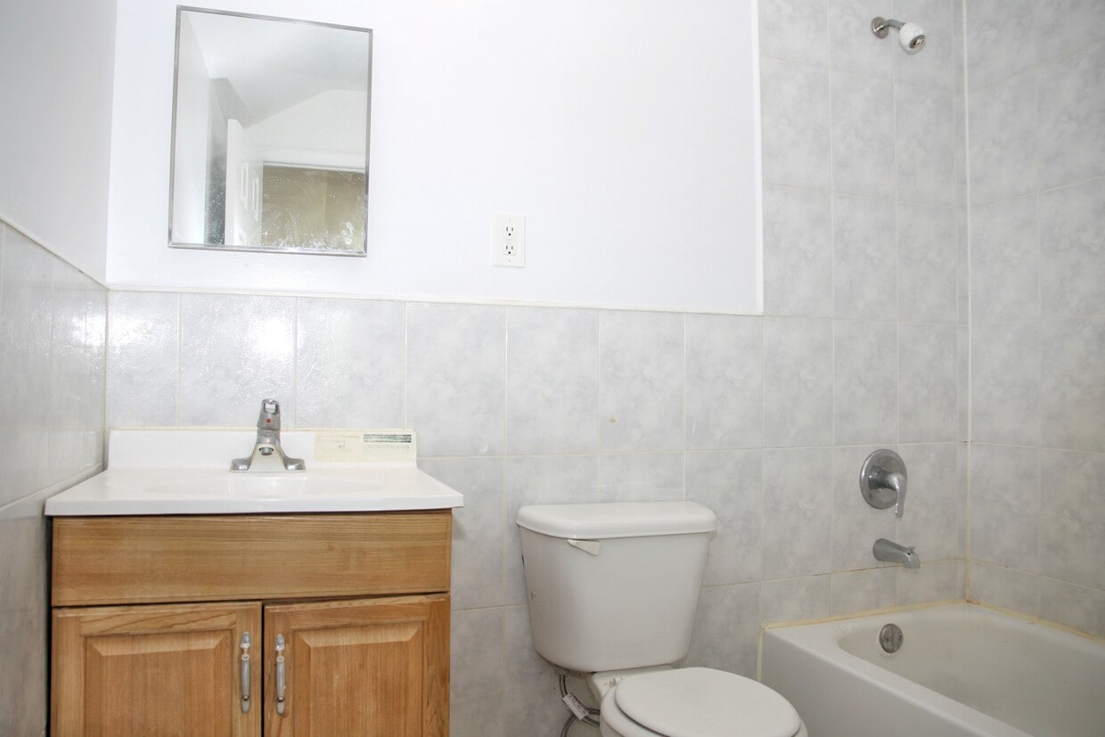 Building Photo - 3941 Laconia Ave