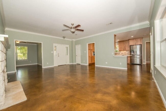 Foto del edificio - 5640 Oak Blvd