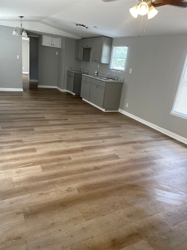 Foto del edificio - 755 Old Branch Rd