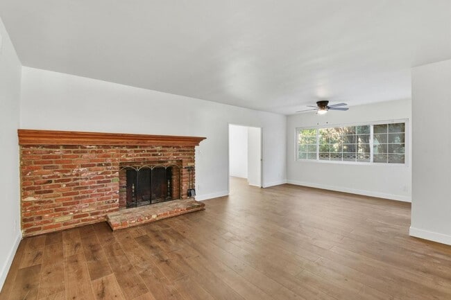 Building Photo - 6539 Petit Ave