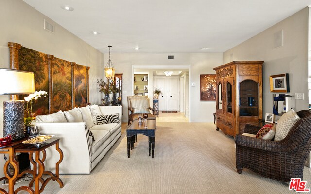Foto del edificio - 1333 S Beverly Glen Blvd