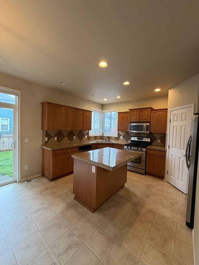 Building Photo - 7125 Axis St SE