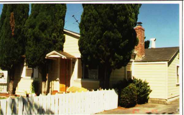 Building Photo - 1046 10th Ave