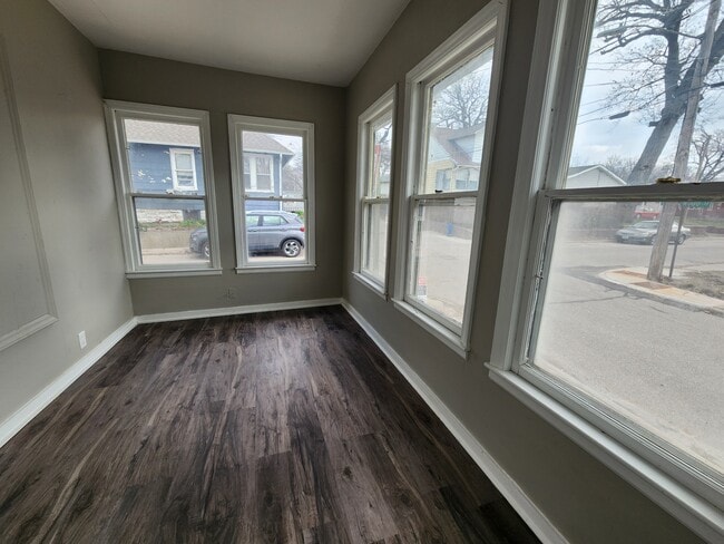 Building Photo - 113 Maplewood St