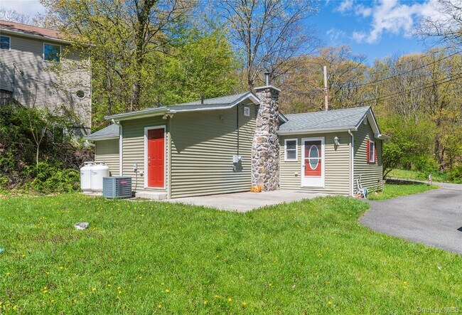 Foto del edificio - 797 Forest Glen Rd