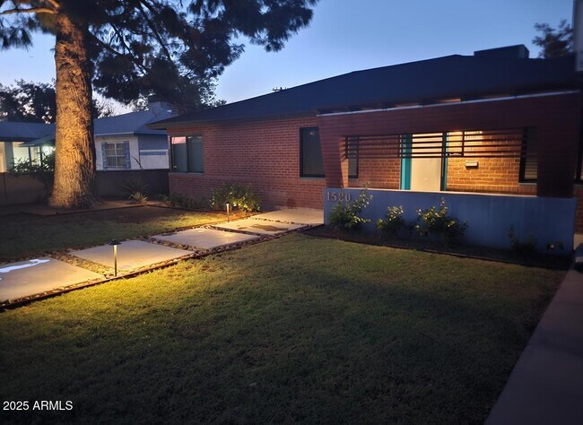 Foto del edificio - 1520 W Berridge Ln