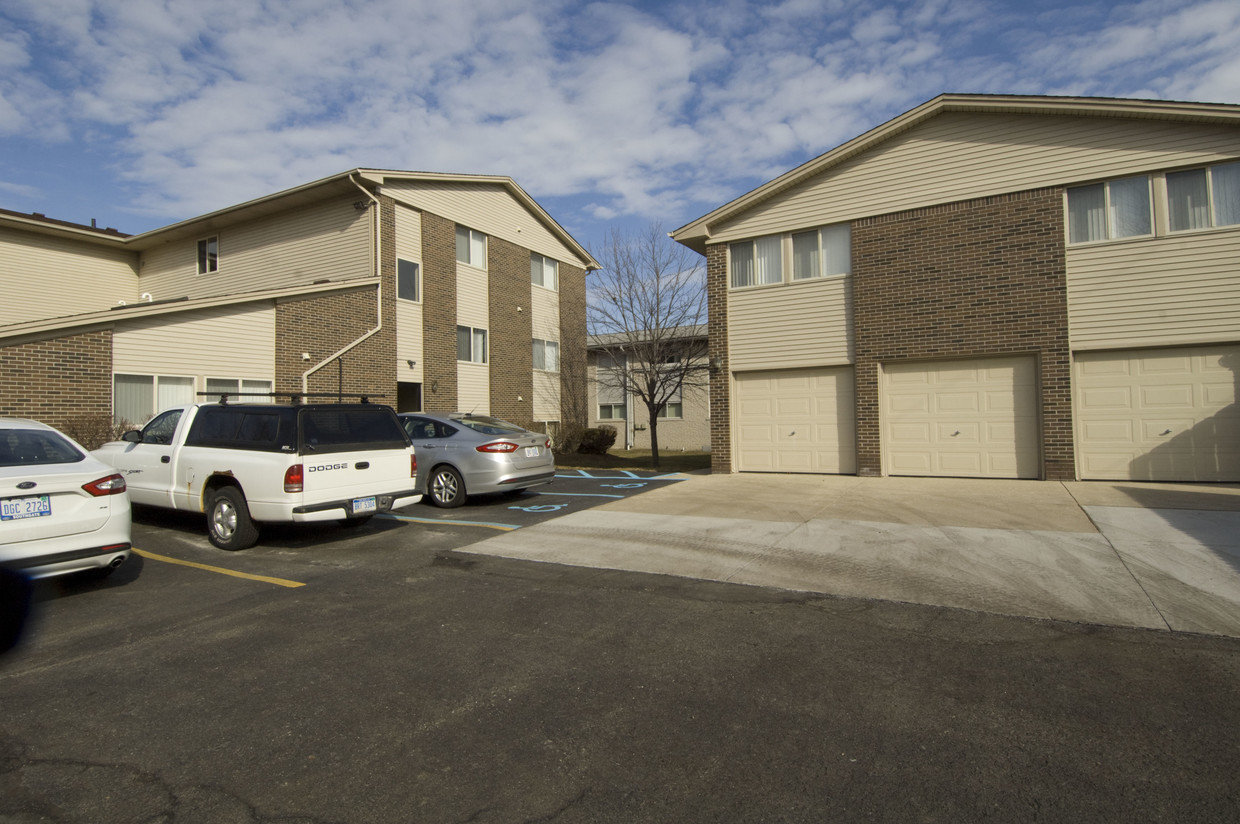 Boardwalk/Apt over Garage - 13945 Middle Gibraltar Rd