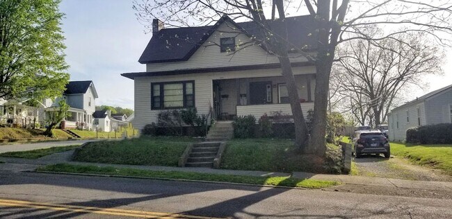 Building Photo - 1010 Buffalo St