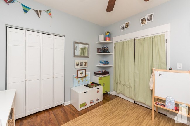 Foto del edificio - 1030 W Byron St