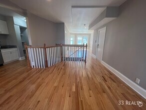 Building Photo - 938 Pleasant St