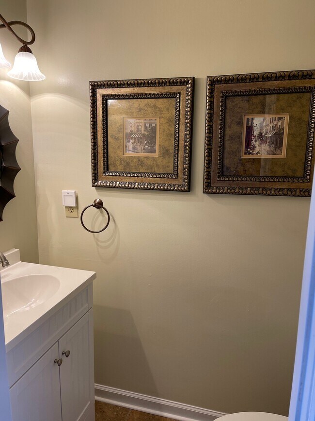 Foto del edificio - 348 River Rd