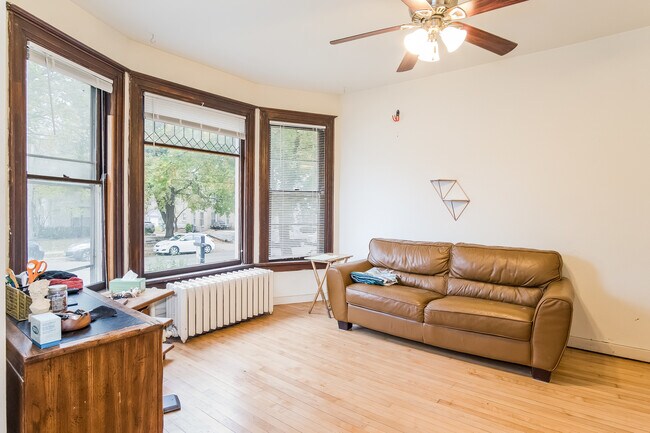 Foto del edificio - 223 S Mills St