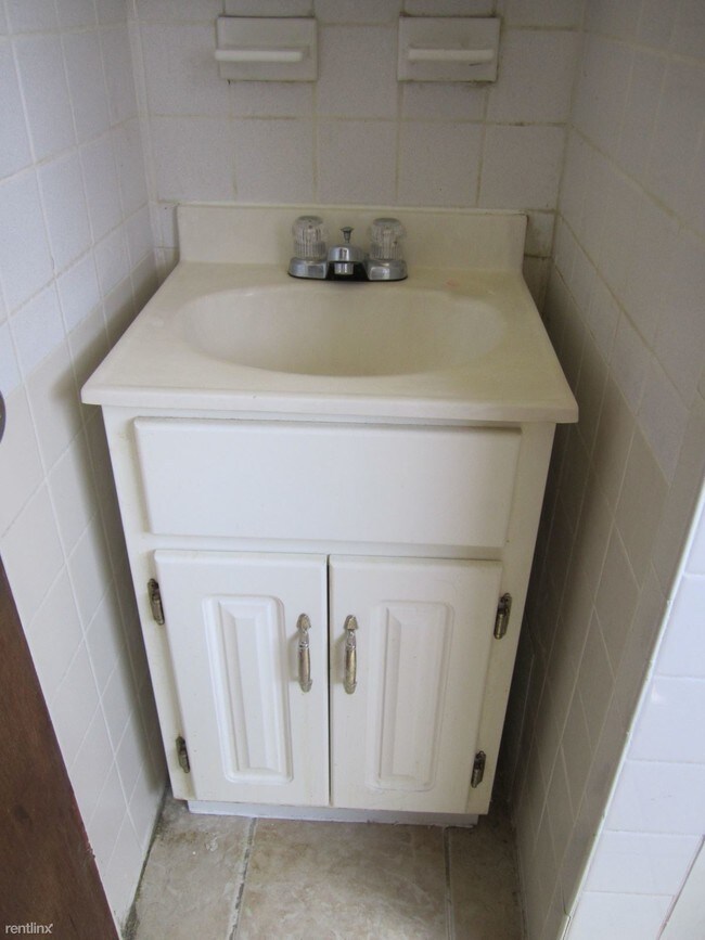 Foto del edificio - 1 br, 1 bath  - 4 Wall St Apt #2