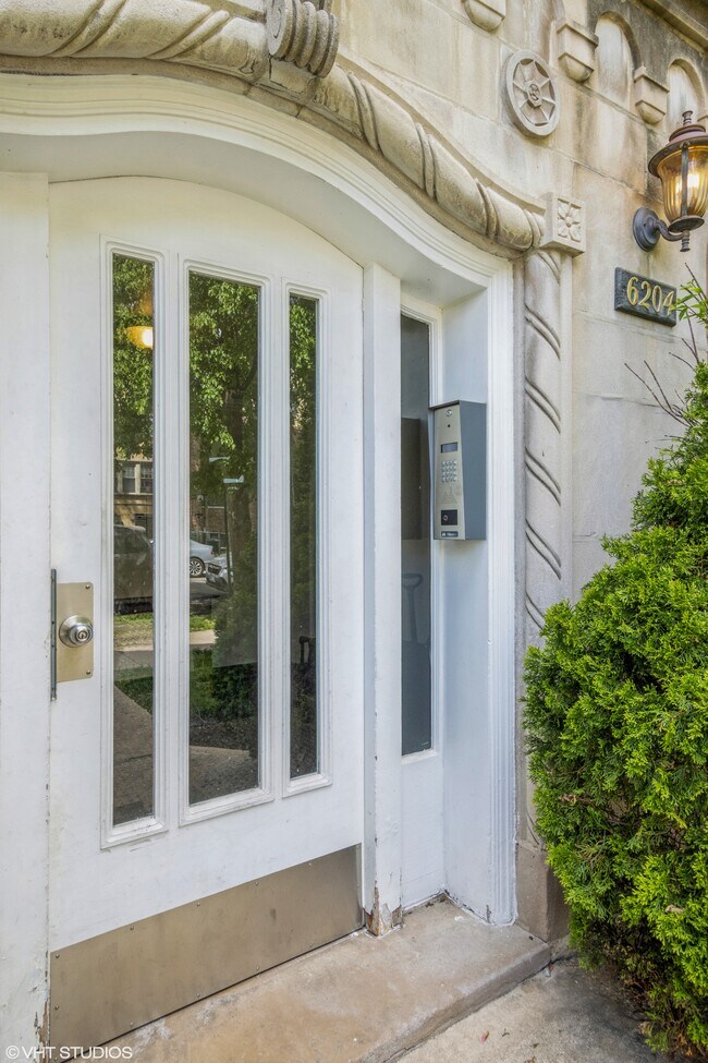 Foto del edificio - 6204 N Claremont Ave