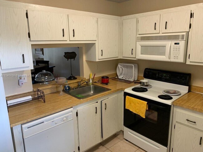 Building Photo - 1830 SW 81st Ave