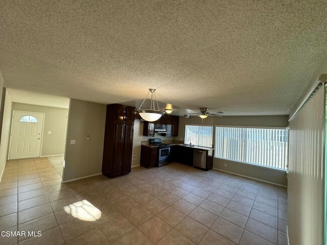 Foto del edificio - 2259 N Hietter Ave