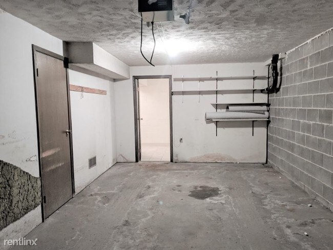 Building Photo - 2 br, 1.5 bath Townhome - 7327 Ames Cir
