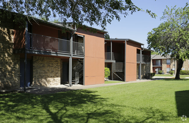 Building Photo - Bay Colony