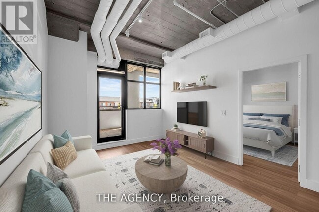 Building Photo - 120 Huron St