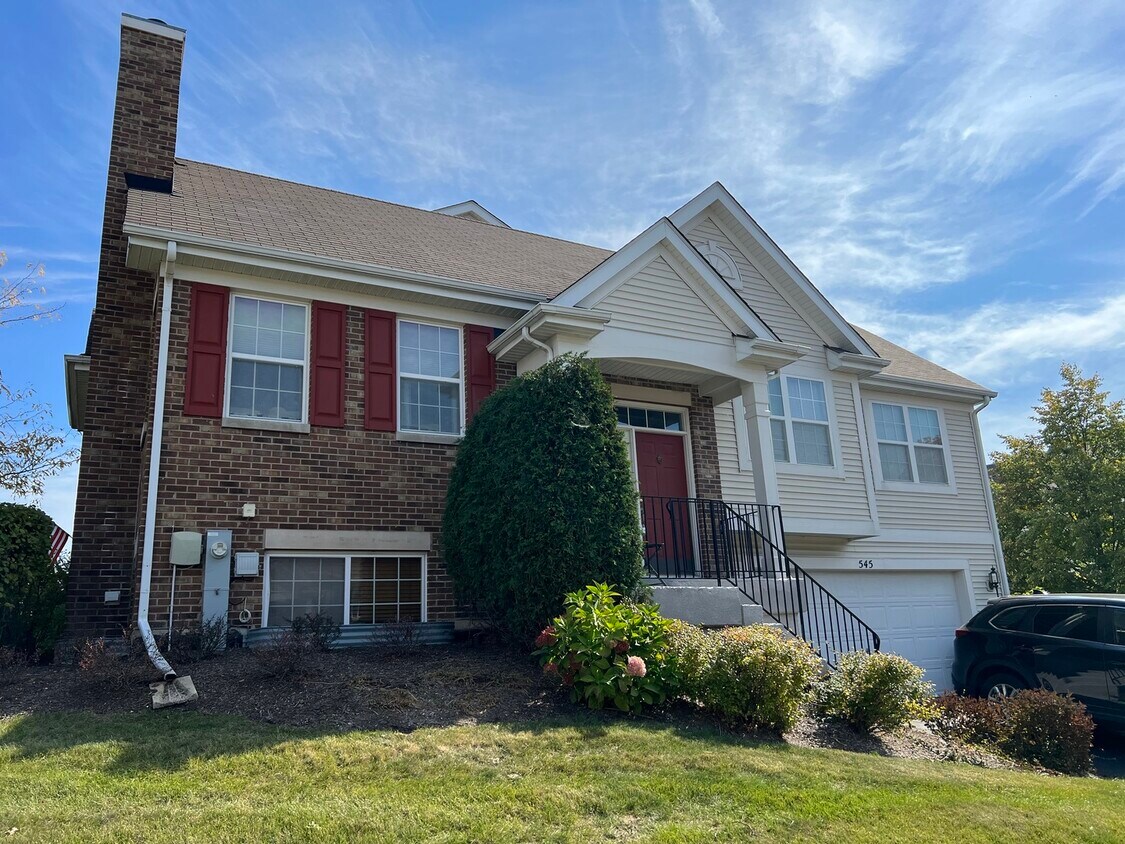 545 Richard Brown Blvd, Volo, IL 60073 Townhome Rentals in Volo IL