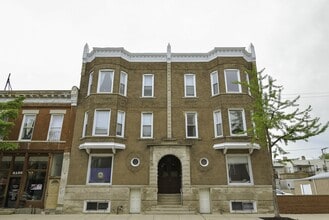 Building Photo - 2145 W Chicago Ave