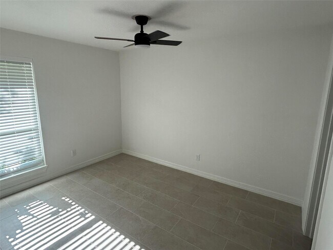 Foto del edificio - 1139 Pinecroft Dr